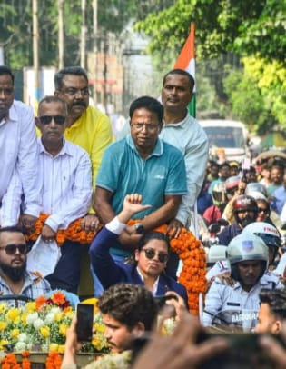 রিচাকে কুর্নিশ শিলিগুড়ি শহরের 